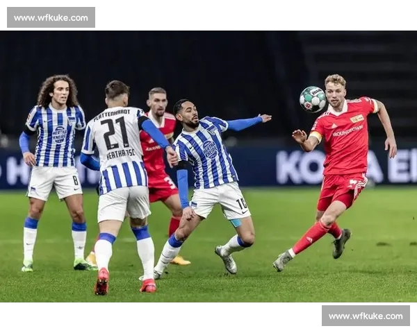 沙尔克 04 锁定 22 岁中场新星 埃尔 - 法乌齐加盟至 2029 年